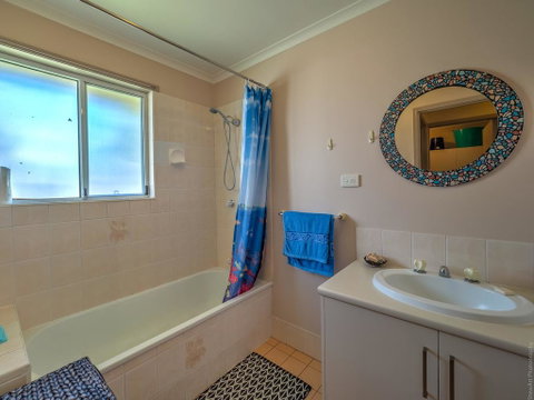 Affordable Holiday Home - Hotel NSW 3