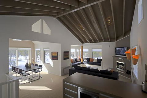 Alpenglow - Hotel NSW 2