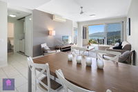 Amazing Ocean views Pool Award winning location Airlie Beach