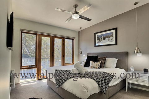 Apres - Hotel NSW 1