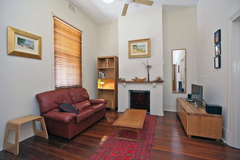 Art On Attfield - Cute Heritage 1 Bedroom Stone Cottage - Hotel NSW 1