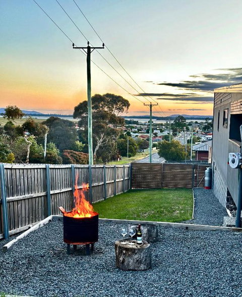 Luxurious Hobart Holiday Home With Stunning Bay Views - Affordable, Family-Friendly, And Stylish - Hotel NSW 2