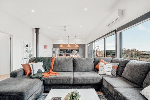 Luxurious Hobart Holiday Home With Stunning Bay Views - Affordable, Family-Friendly, And Stylish - Hotel NSW 0