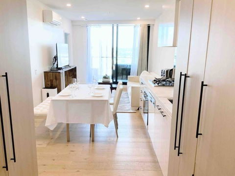 M-city Apartment - Executive Twin King Ensuites - Fully Equipped - Free Parking, Fast Wifi, Smart TV, Netflix, Complementary Drinks & Amenities - M-city Shopping Centre Clayton 3168 - Hotel NSW 0