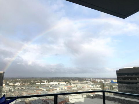M-city Apartment - Executive Twin King Ensuites - Fully Equipped - Free Parking, Fast Wifi, Smart TV, Netflix, Complementary Drinks & Amenities - M-city Shopping Centre Clayton 3168 - Hotel NSW 2