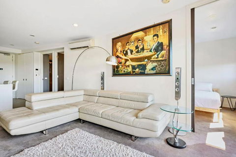 Maribyrnong Marvel Charm With Cityscape Bliss - Hotel NSW 1