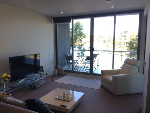 Marina View Apartment On The Maribyrnong River, Melbourne - Hotel NSW 3
