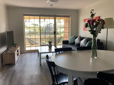 Modern 2BR Apartment With Parking - Hotel NSW 0
