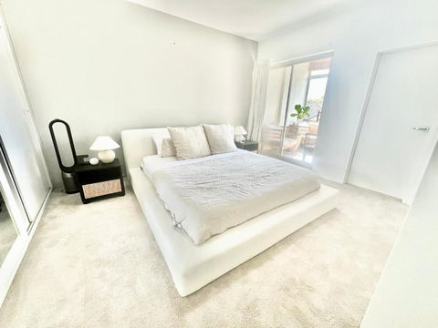 Modern 3BR Beachside Oasis - Hotel NSW 1