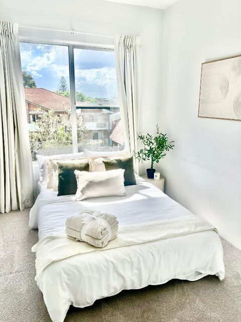 Modern 3BR Beachside Oasis - Hotel NSW 2