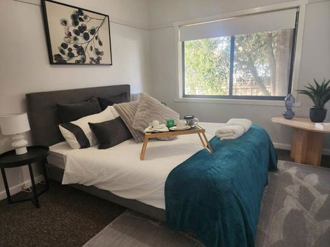 Modern Cottage Near Morwell CBD, Queen Beds, Netflix & Free Wifi - Hotel NSW 0