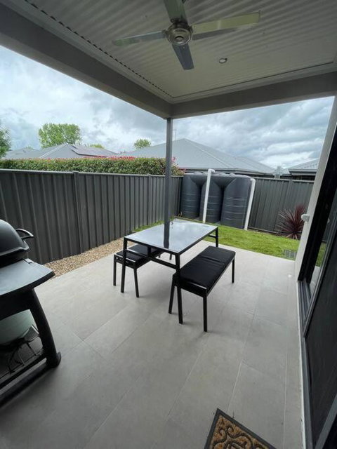 Modern Home Away From Home - Hotel NSW 1