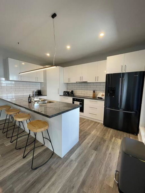 Modern Home Away From Home - Hotel NSW 2