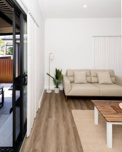 Modern Home In The Heart Of Bankstown - Hotel NSW 0