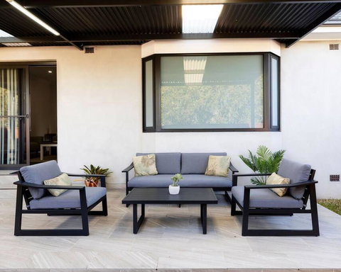 Modern Home In The Heart Of Bankstown - Hotel NSW 1