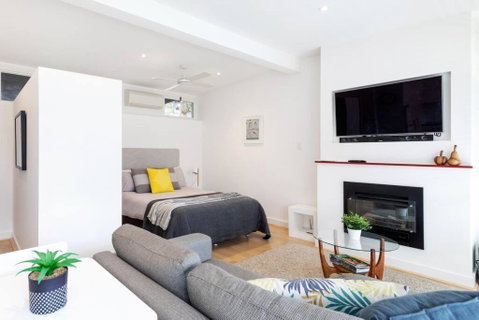 Modern Stylish Self-contained Studio Apartment - Hotel NSW 0