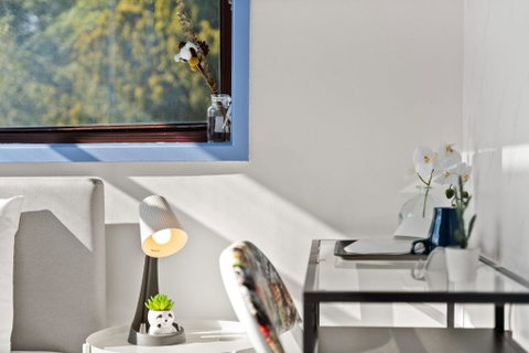 Modern Single Room - Nearby Stations & Eateries - Shared Bathroom - Hotel NSW 2