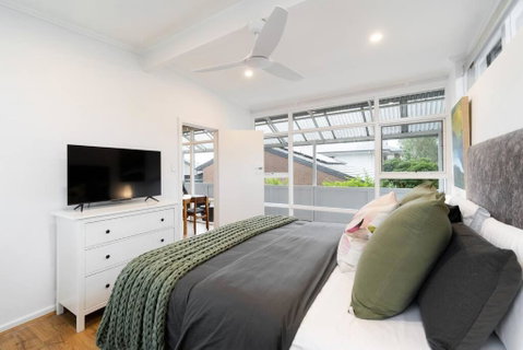 Modern Stylish Self-contained Apartment - Hotel NSW 3