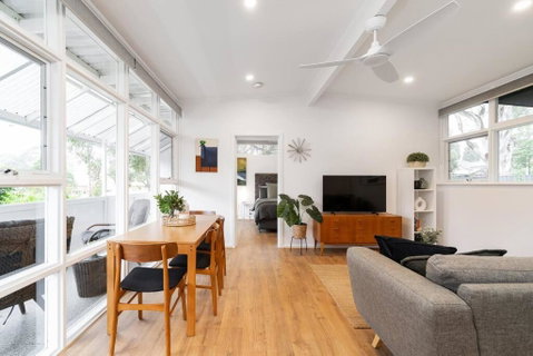 Modern Stylish Self-contained Apartment - Hotel NSW 1