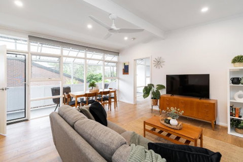 Modern Stylish Self-contained Apartment - Hotel NSW 2