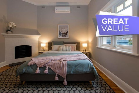 Morris And Eaton Cottages - 3BR WiFi Parking - Hotel NSW 1