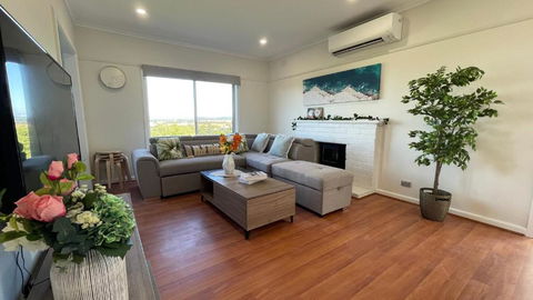 Morwell Pet Friendly 3 BRMS Rental Home Free Wi-fi - Hotel NSW 0