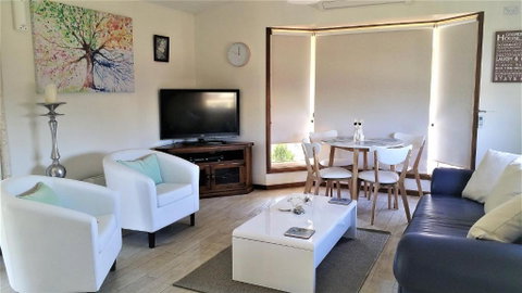 Must Love Dogs B&B & Self Contained Cottage - Hotel NSW 3