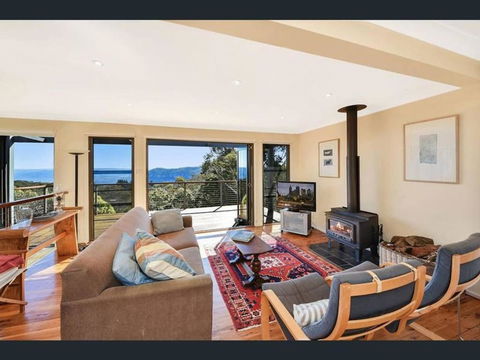 Narrow Neck Views - Peaceful 4 Bedroom Home With Stunning Views! - Hotel NSW 2