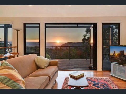 Narrow Neck Views - Peaceful 4 Bedroom Home With Stunning Views! - Hotel NSW 0