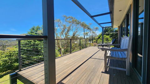 Narrow Neck Views - Peaceful 4 Bedroom Home With Stunning Views! - Hotel NSW 1
