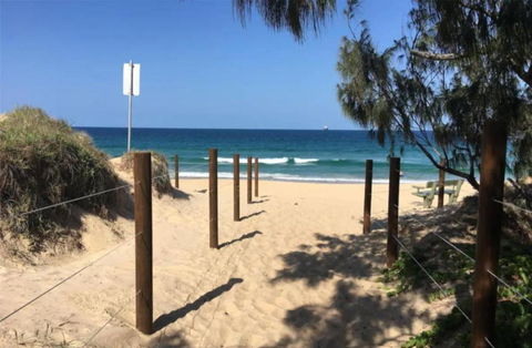 NEW Upmarket OCEAN 3Bed 2Bath Unit - 250m 2 BUDDINA BEACH! - Hotel NSW 2