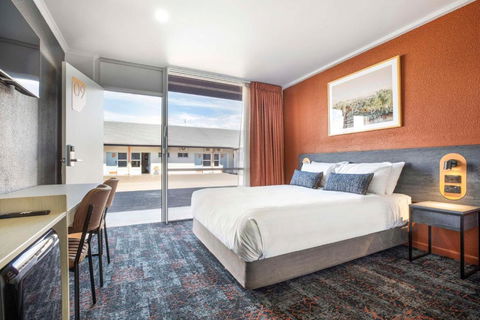 Nightcap At Horse & Jockey Hotel Warwick - Hotel NSW 0