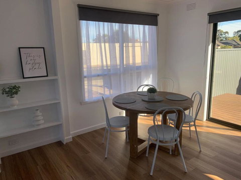 Nth Central 4BR Reno W WiFi - Hotel NSW 2