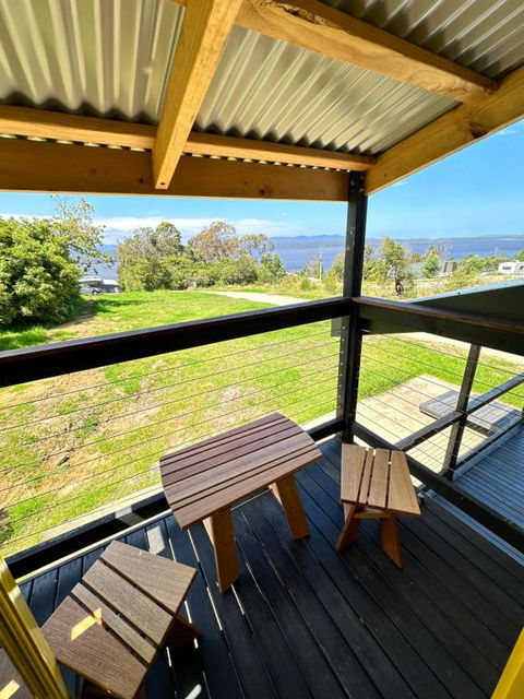 Ocean Breeze Tiny House - Ocean And Lake View - Hotel NSW 2