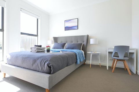No Stairs Dbl Garage Aircon Woodville North - Hotel NSW 1