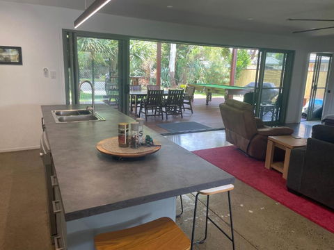Pandanus Paradise. Newly Renovated 4 Bedroom Home - Hotel NSW 2