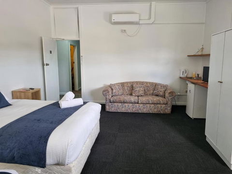 Parkes Hotel - Hotel NSW 2
