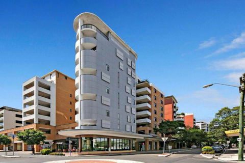 Penthouse In Rockdale CBD - Hotel NSW 0