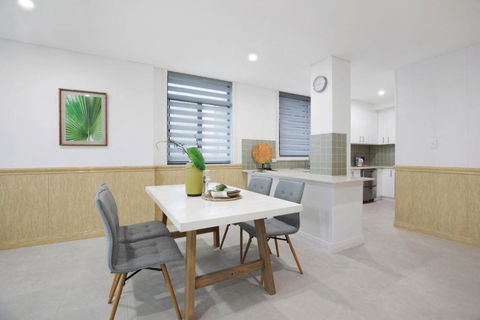 Penthouse In Rockdale CBD - Hotel NSW 3