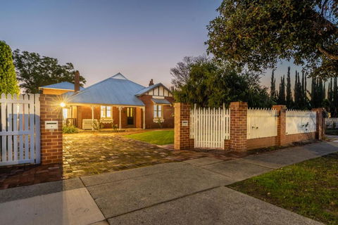 Picture Perfect Create Timeless Treasures - Hotel NSW 0