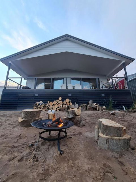 PIECE OF PARADISE, Huge 4 Bedroom Haven - Hotel NSW 1