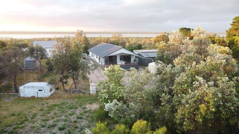 PIECE OF PARADISE, Huge 4 Bedroom Haven - Hotel NSW 3