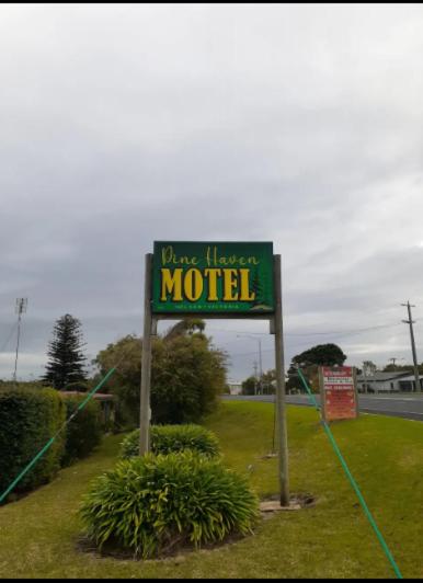 Pinehaven Motel - Hotel NSW 0