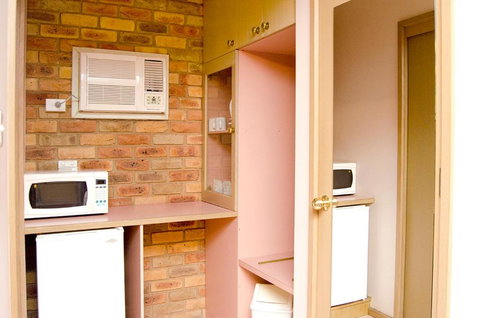 Pines Country Club Motor Inn - Hotel NSW 1