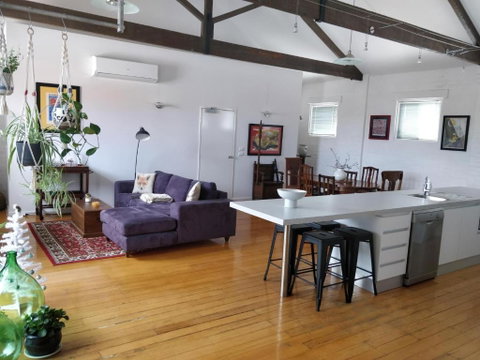 Pips On Mitchell - Beautiful Historic Apartment - Hotel NSW 2
