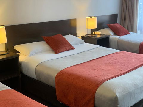 Ploughmans Motor Inn - Hotel NSW 1