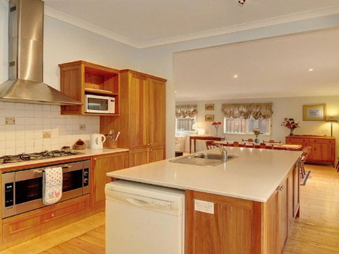 Plum Tree Cottage - Hotel NSW 3
