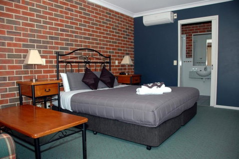 Poachers Paradise - Hotel NSW 1