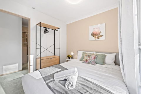 Quaint Queen Room In Pymble - Private Spot - Shared Bathroom - Hotel NSW 0