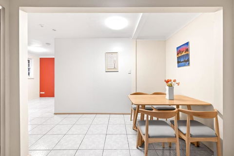 Quaint Queen Room In Pymble - Private Spot - Shared Bathroom - Hotel NSW 3